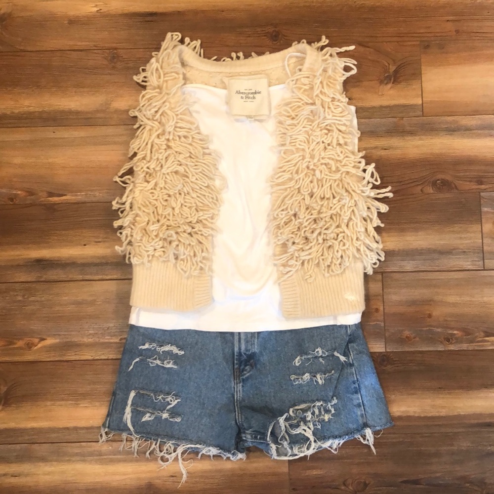 ✨5 for $25✨ Abercrombie & Fitch Shaggy Cream Vest M/L